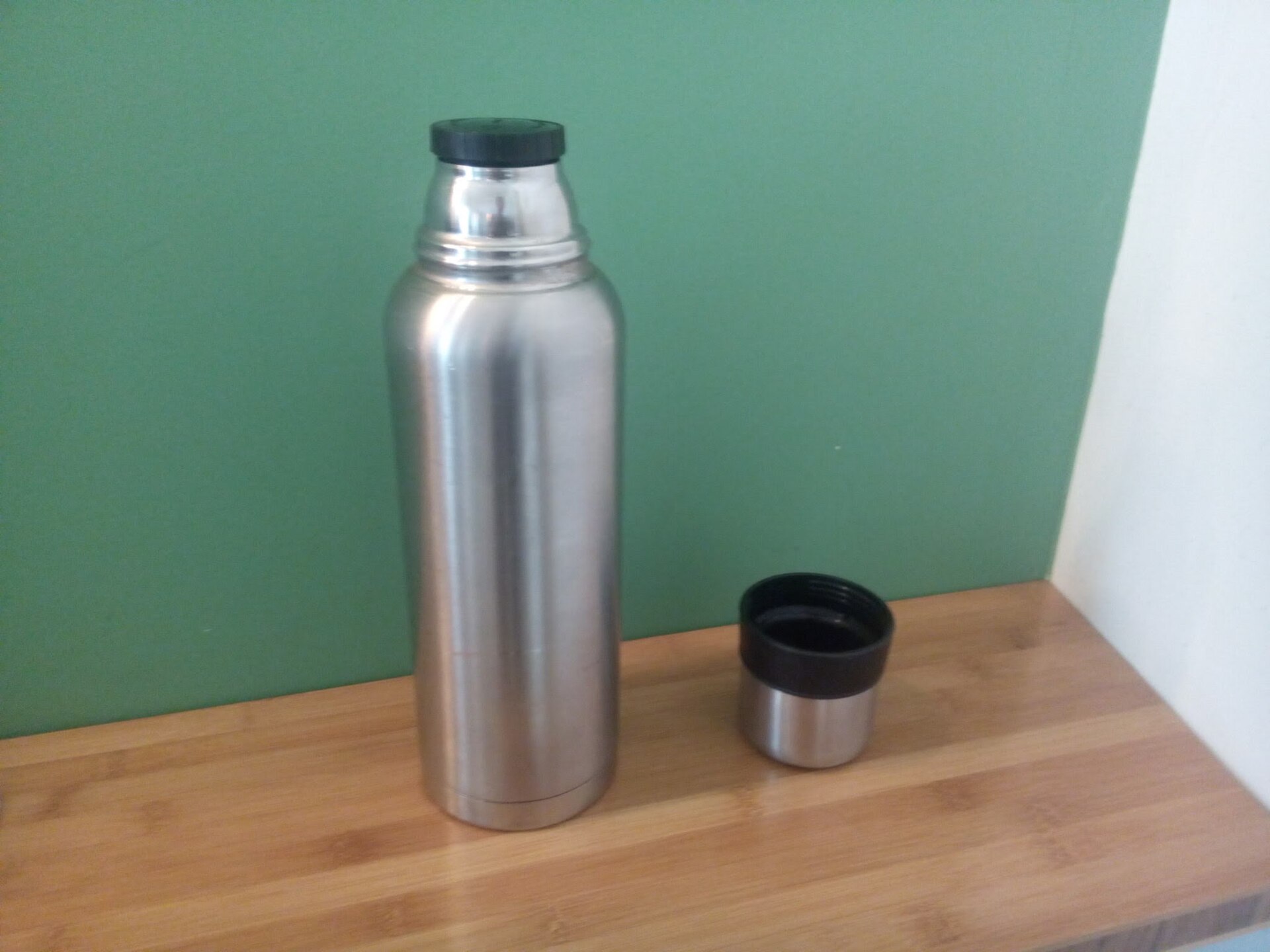 A device using advanced technology to hold drinkable fluids
